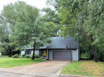 1021 Ellen Dr, Tomah, WI 54660