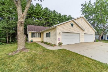 1711 N Hillcrest Dr, Baraboo, WI 53913