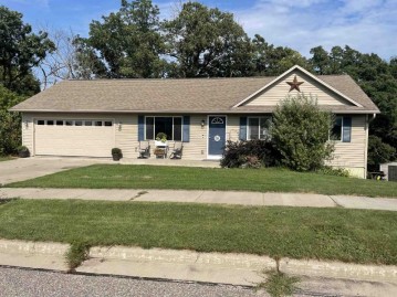 36 Nettie Dr, Reedsburg, WI 53959