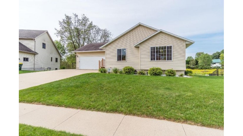 41 Jaz Cir Reedsburg, WI 53959 by First Weber Inc $279,900