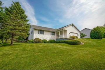 S5602 Glacier Dr, Baraboo, WI 53913