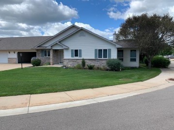 8 Fairview Tr, Waunakee, WI 53597