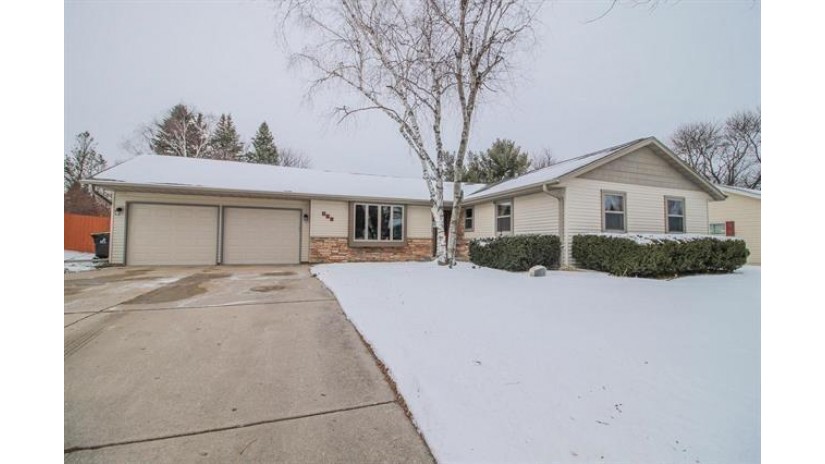 830 Sunset Dr Hartford, WI 53027 by South Central Non-Member $425,000