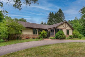 952 104th Ave, Roberts, WI 54023