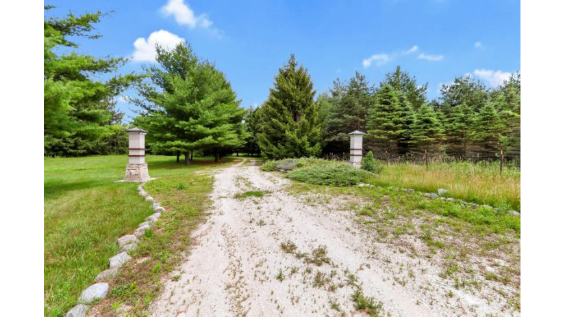 LT3 Highway 67 Fontana, WI 53125 by Keefe Real Estate, Inc. $260,000