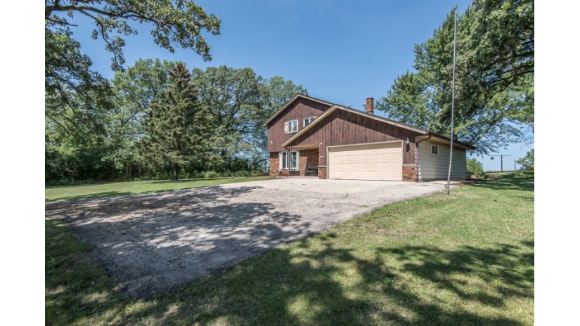 W1586 Valley View Rd Spring Prairie, WI 53105 by Shorewest Realtors $292,500