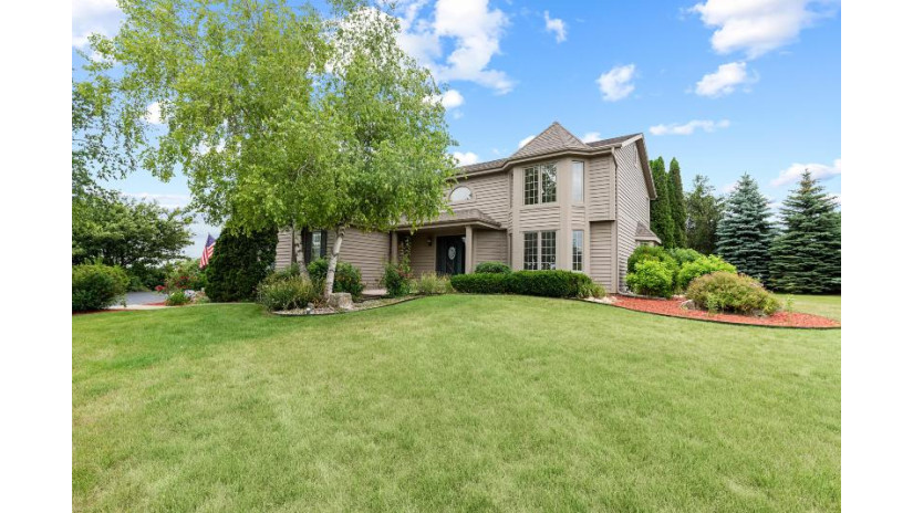 1936 Field Cliffe Dr Richfield, WI 53076 by RE/MAX Insight $484,900