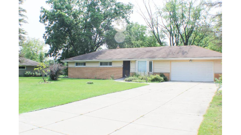 N78W16081 Carl Ross Dr Menomonee Falls, WI 53051 by Redefined Realty Advisors LLC $265,900