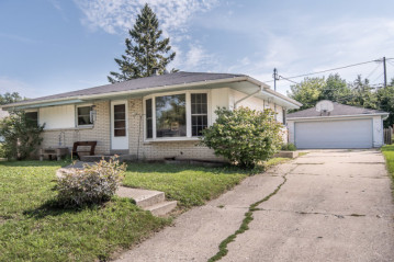 5736 S Merrill Ave, Cudahy, WI 53110-2533