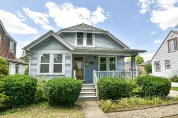 3051 N 72nd St, Milwaukee, WI 53210-1111