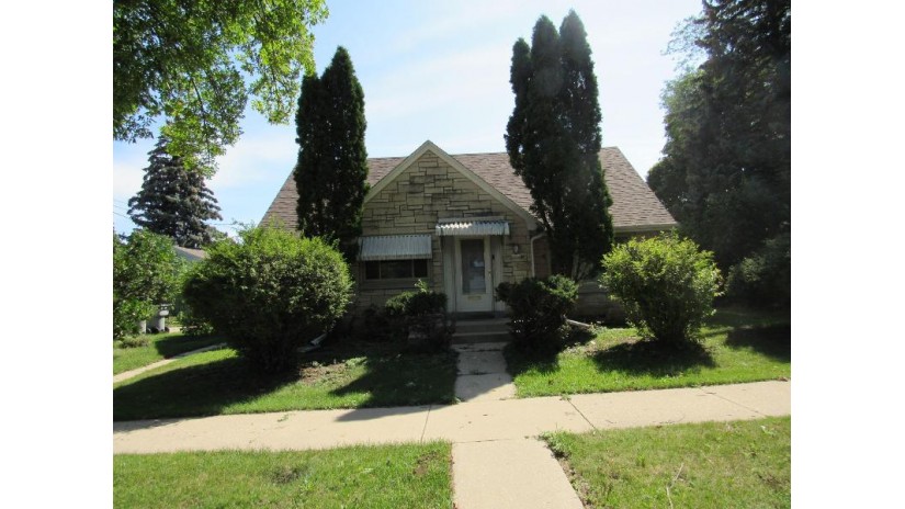 3262 S 37th St Milwaukee, WI 53215 by Homestead Realty, Inc $151,000