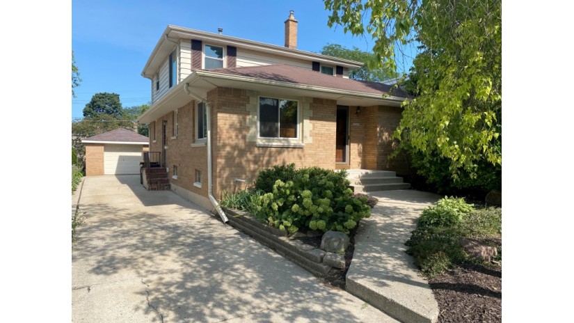 10422 W Hillside Ave Wauwatosa, WI 53222 by Shorewest Realtors $314,900