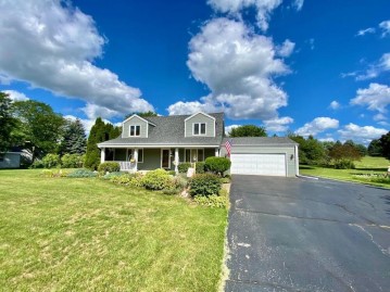 603 Prairie View Dr, North Prairie, WI 53153-9758