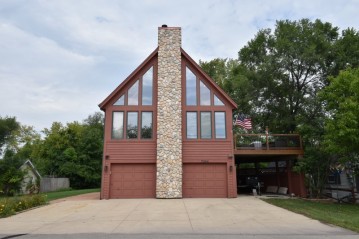 7034 N Tichigan Rd, Waterford, WI 53185-1760