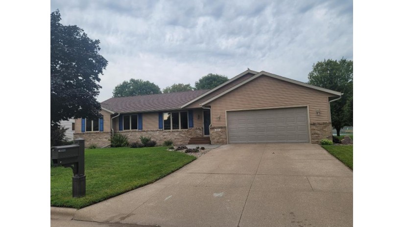 909 3rd Ave E Holmen, WI 54636 by Direct Offer Brokerage, LLC $365,000