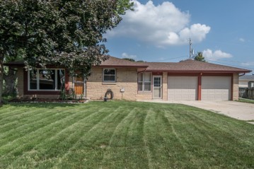 W228S1556 Antioch St, Waukesha, WI 53186-5325