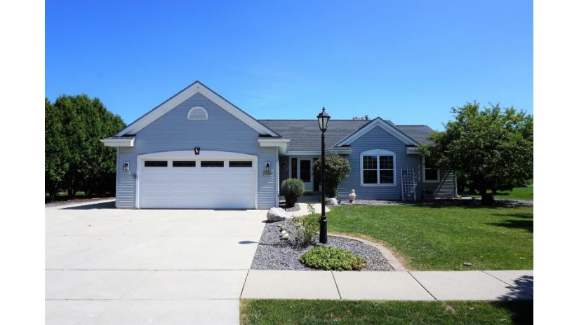 1231 Sandpiper Dr Oconomowoc, WI 53066 by Lake Country Flat Fee $419,900