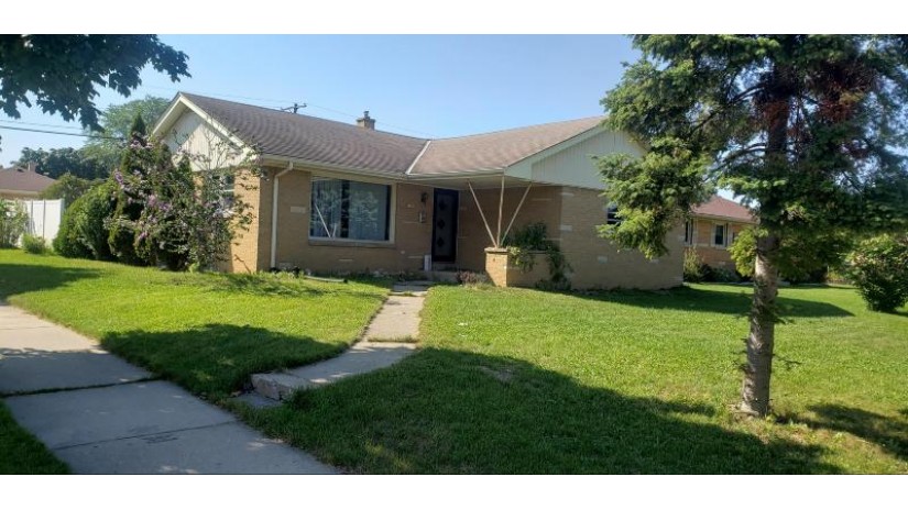 3255 S 82nd Ct Milwaukee, WI 53219 by Homestead Realty, Inc $199,900