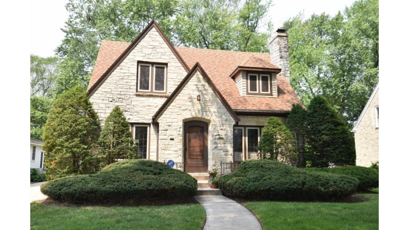 2543 N 90th St Wauwatosa, WI 53226 by Firefly Real Estate, LLC $424,900