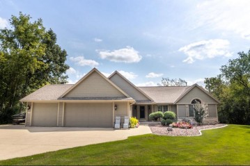 17555 W Steven Dr, New Berlin, WI 53146-4650