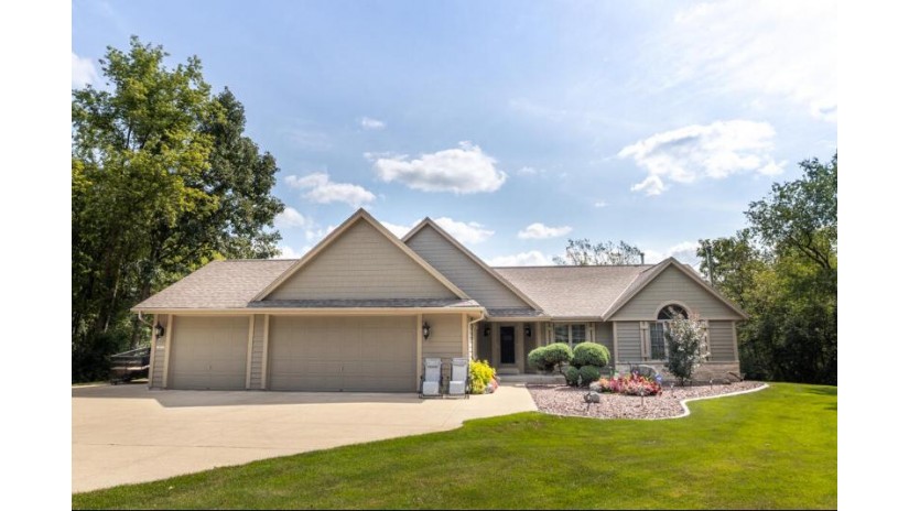 17555 W Steven Dr New Berlin, WI 53146 by Assist 2 Sell Right Price Realty $599,900