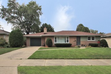 610 S 15th Ave, West Bend, WI 53095-3716