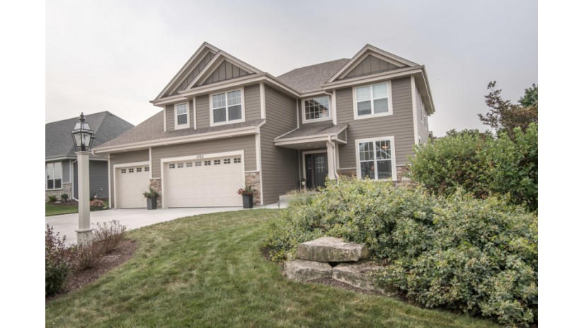 1733 Moccasin Trl Waukesha, WI 53189 by Shorewest Realtors $565,000