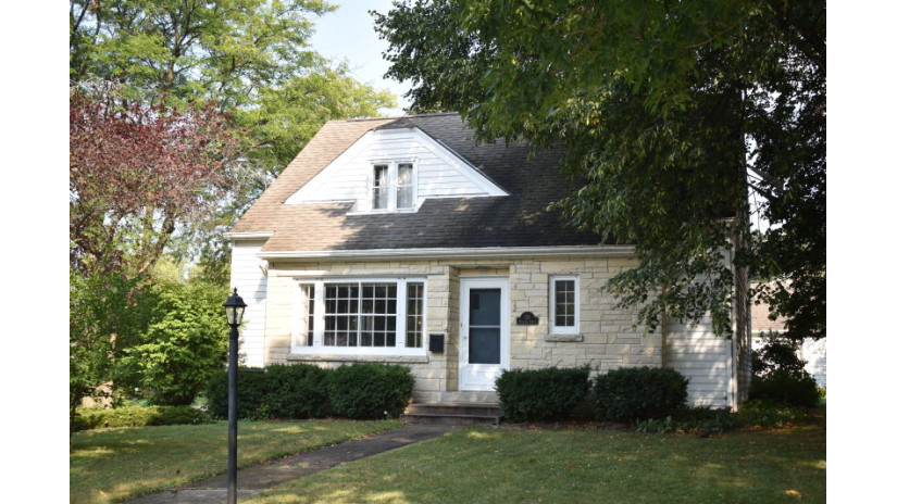 311 Frederick St Waukesha, WI 53186 by Shorewest Realtors $269,900