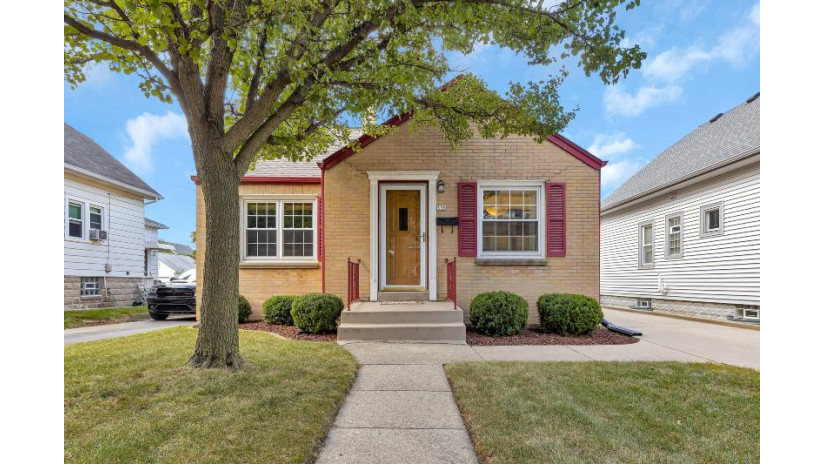 338 E Norwich St Milwaukee, WI 53207 by Vylla Home $234,900