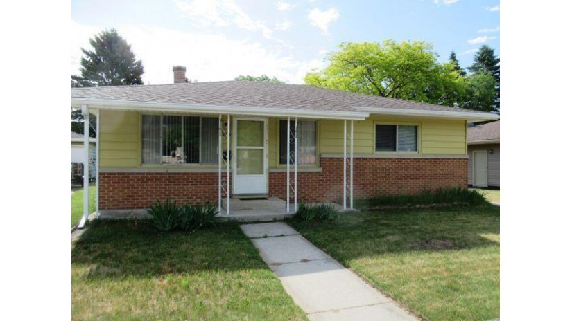 2831 S 11th St Sheboygan, WI 53081 by Woodland Realty $128,900