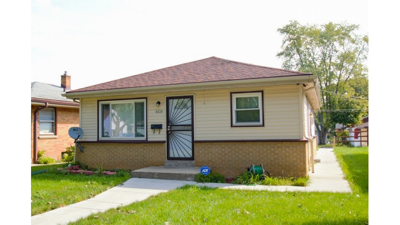 4436 N 73rd St Milwaukee, WI 53218 by Shorewest Realtors $134,800