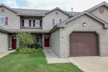 105 Waverly Dr, Cambridge, WI 53523-9245