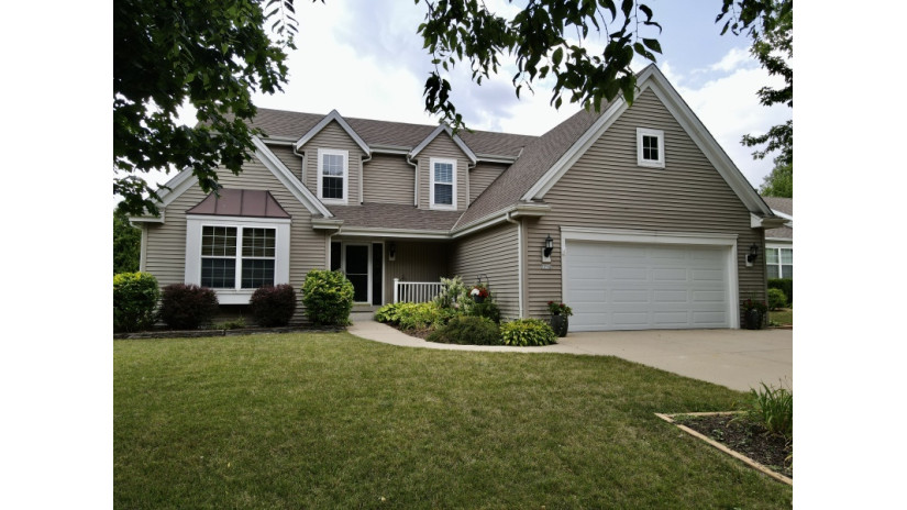 1716 Penhurst Way Waukesha, WI 53186 by Shorewest Realtors $375,000