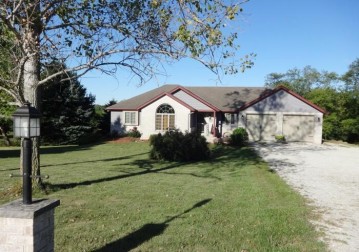 N7261 Bell School Rd, Spring Prairie, WI 53105-2503