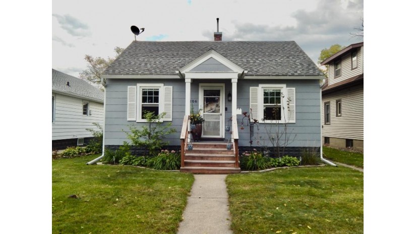 2206 Prospect St La Crosse, WI 54603 by Berkshire Hathaway HomeServices North Properties $174,900