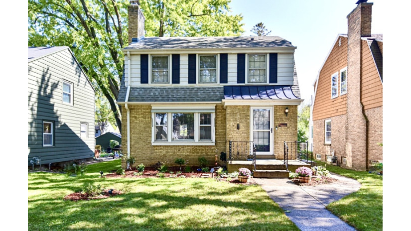 2836 N 79th St Milwaukee, WI 53222 by Shorewest Realtors $216,900