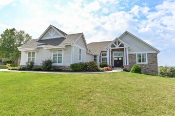 W217N5483 Taylors Woods Dr, Menomonee Falls, WI 53051-6263