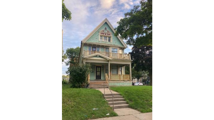 3302 W Mckinley Blvd 3304 Milwaukee, WI 53208 by HomeWire Realty $122,500