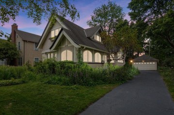 2416 E Beverly Rd, Shorewood, WI 53211-2426