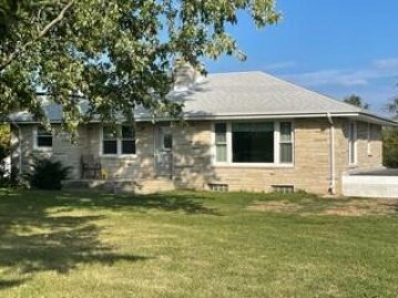 W249N7820 Hillside Rd, Lisbon, WI 53089-1918