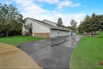 160 S Maple Ave 8, Slinger, WI 53086-9412