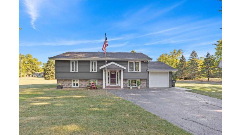 S88W30964 Meyer Dr Mukwonago, WI 53149 by Response Realtors $279,000