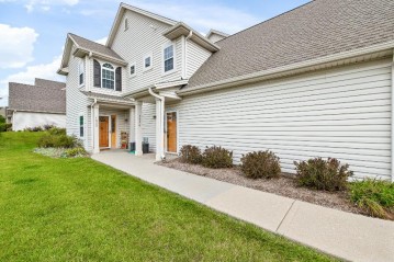 1820 Stoney Ln, Slinger, WI 53086