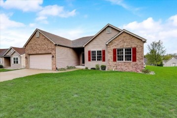 935 Glenlyon Ln, Port Washington, WI 53074-9681