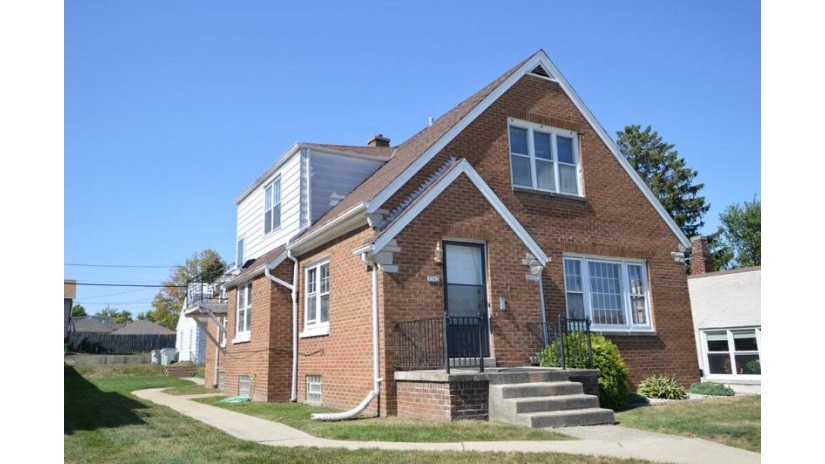 3365 S 13th St 3365A Milwaukee, WI 53215 by Hometowne Realty LLC $179,900