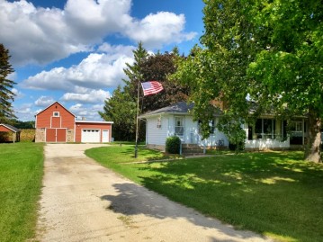 W402 County Road D, Spring Prairie, WI 53105-2524