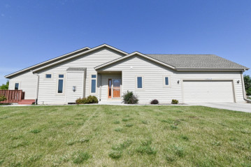 W206N16174 Stonebrook Dr, Jackson, WI 53037-8935