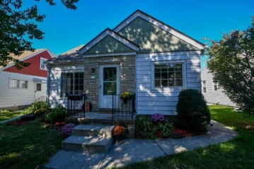 214 Douglass Ave, Waukesha, WI 53186-6149