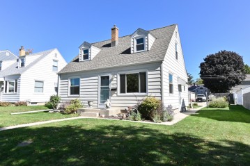 3764 N 99th St, Milwaukee, WI 53222-2422