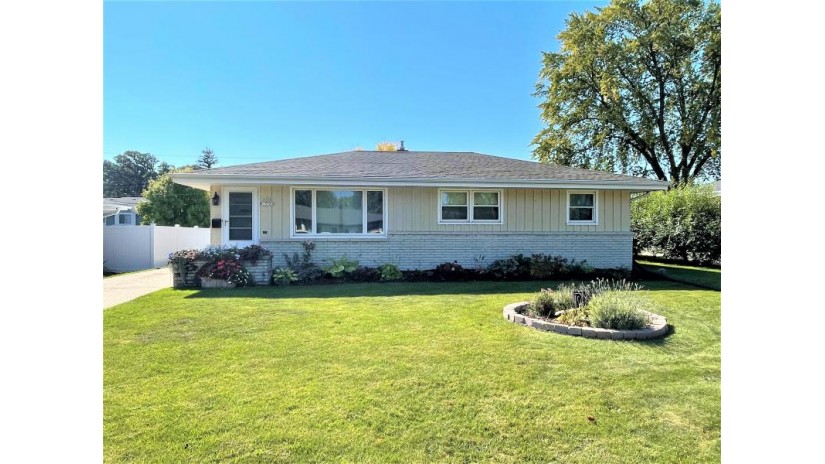 N89W15789 Cleveland Ave Menomonee Falls, WI 53051 by Jon Michals Realty, LLC $239,900